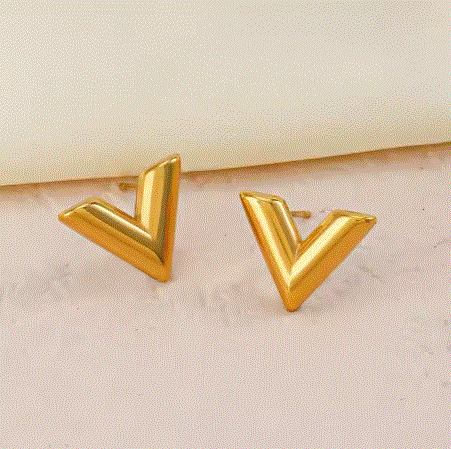 V-Shaped Pendant Set